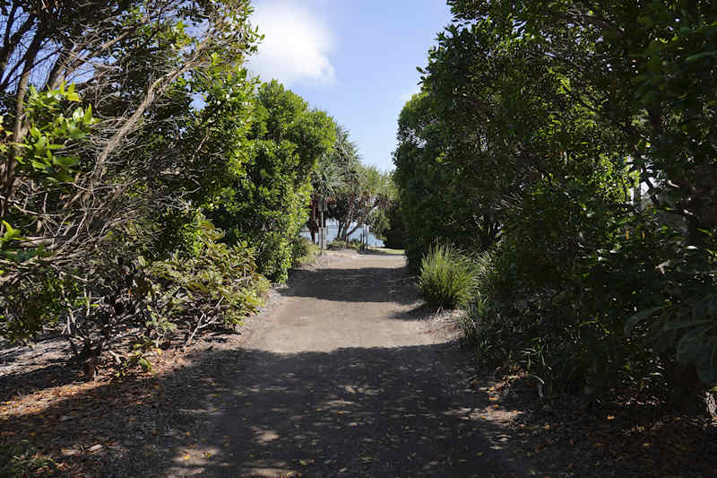 Kakadu Beach Birdhide Path